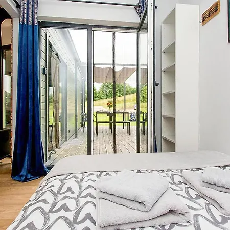 Stunning In With Jacuzzi Holiday home Poleczyno