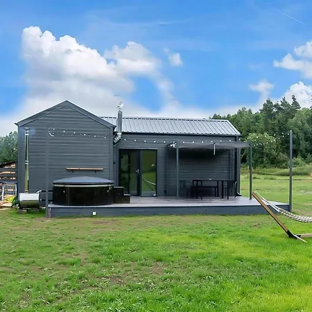 Stunning In With Jacuzzi Holiday home *